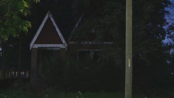 Detroit firefighter suffers burns after fall