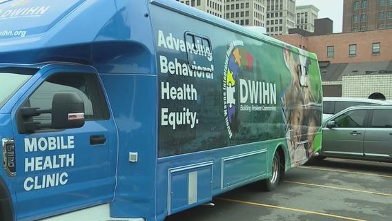 Detroit police partner with crisis hotline for better response