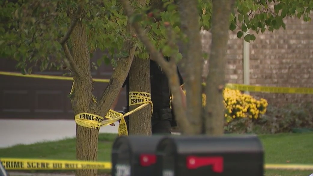 Suspect accused of stabbing three family members in Canton