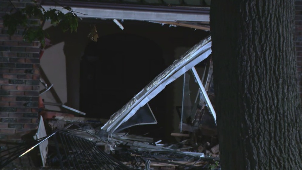 Car slams into Detroit home