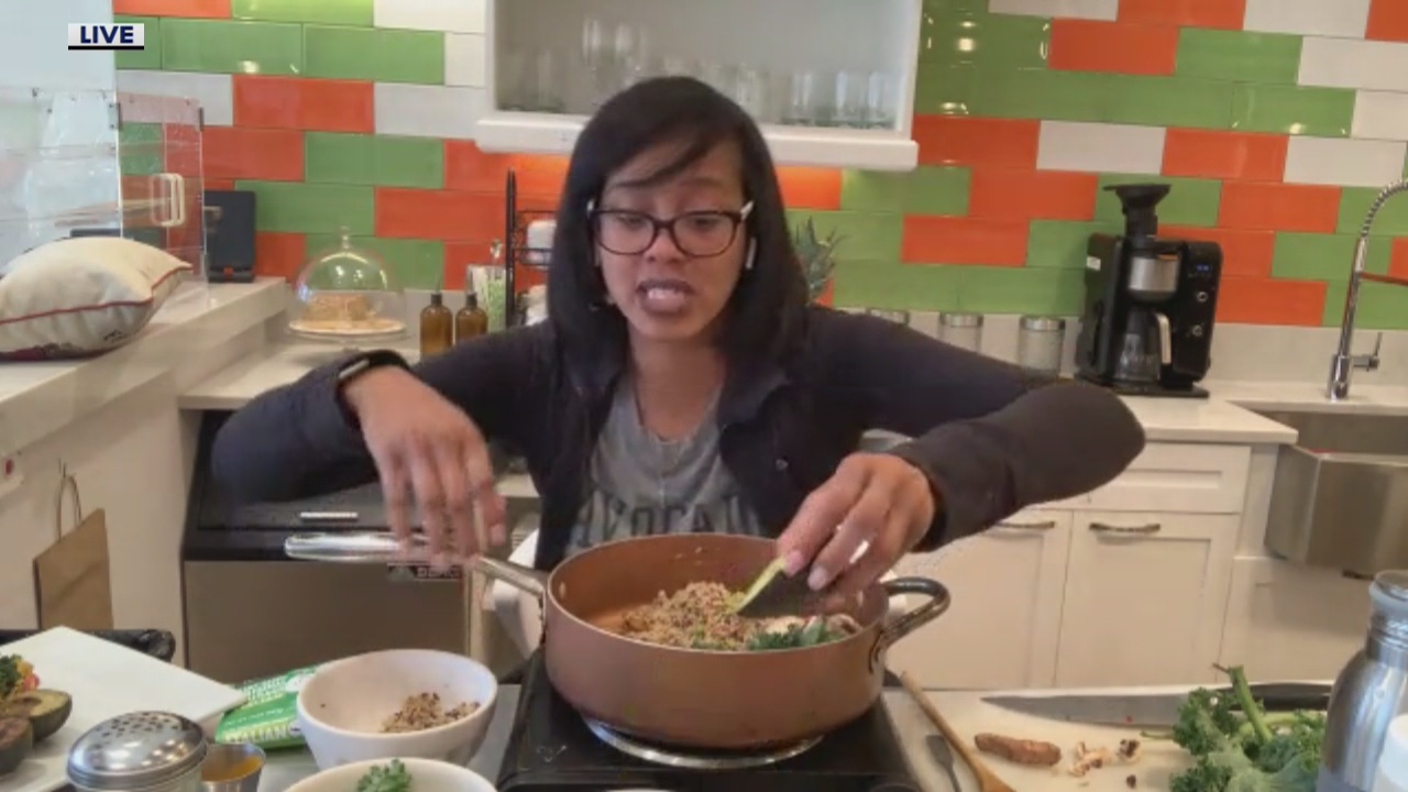 Making avocado rice bowls with Que