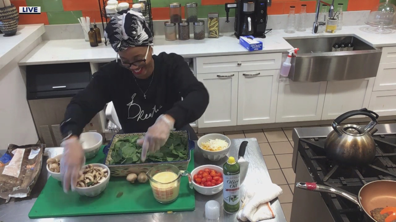 Making vegan breakfast bake with Que