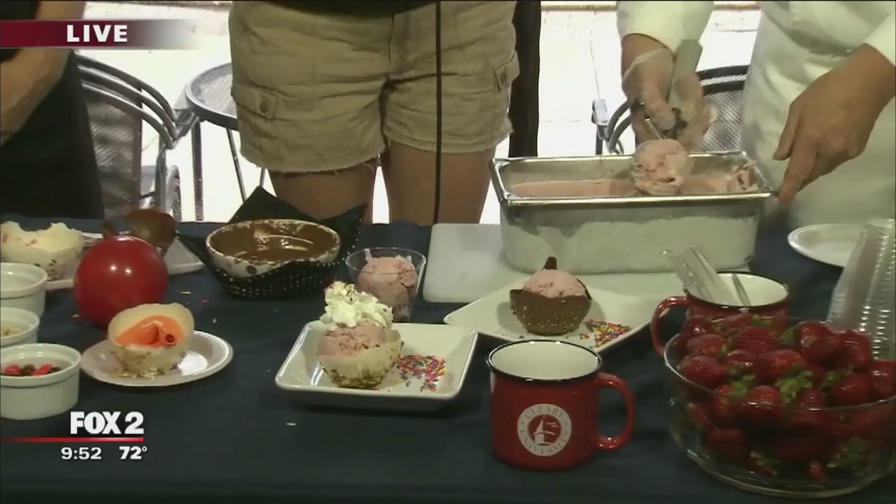 The Great Foodini makes 'balloon bowls' to celebrate Howell's Balloonfest