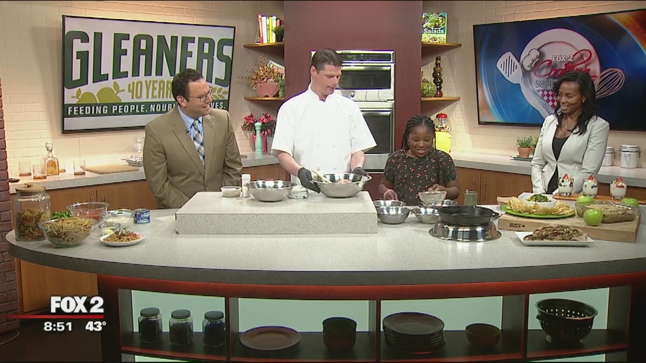 Making salmon pasta bake with Cooking Matters program