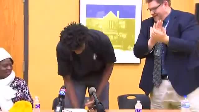 Daniel Oturu picks Gophers