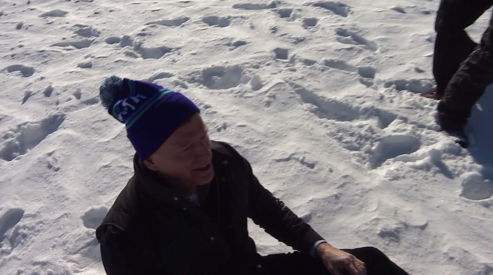 Fox 9 photographer helps Roger Goodell up after fall at Super Bowl event