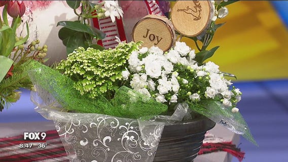 Decorate your holiday table with a festive centerpiece
