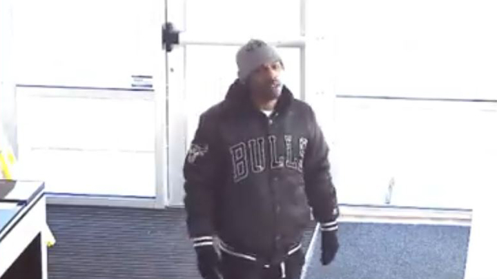 Minneapolis police searching for suspect in armed robbery at T-mobile store
