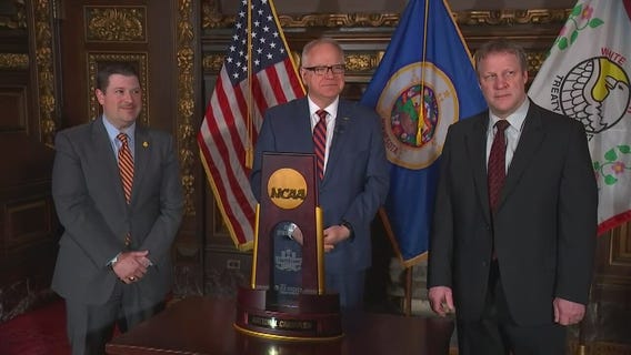 Gov. Walz honors national champion UMD men's hockey team