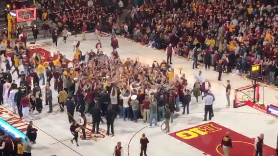 Gophers beat Purdue, fans storm the court