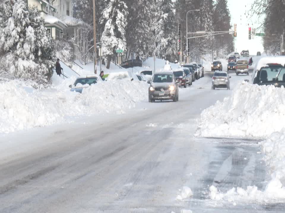 Duluth, Minn. residents dig out after big snowstorm