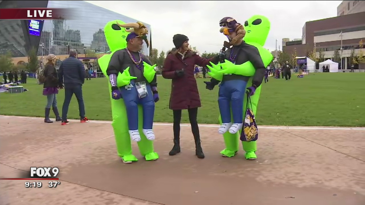 Vikings fans sport alien costumes to Sunday's game