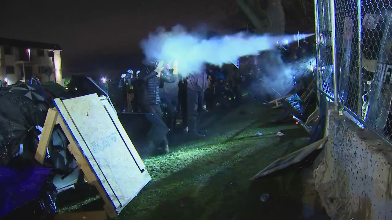 Law enforcement spray protesters during 4th night of Daunte Wright protests