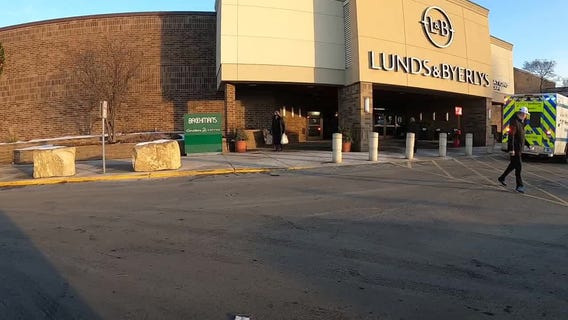 FOX 9 news crew scares off would-be carjackers at St. Louis Park grocery store