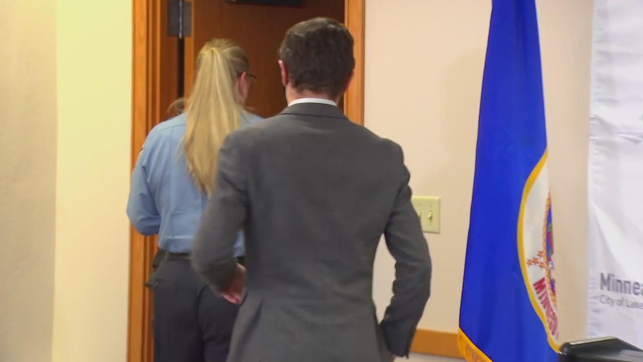 Minneapolis mayor, interim police chief walk out of news conference following bodycam video release