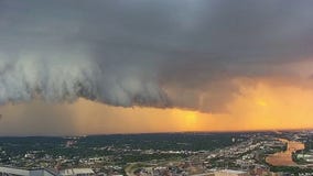 Massive cloud pushes into Minneapolis