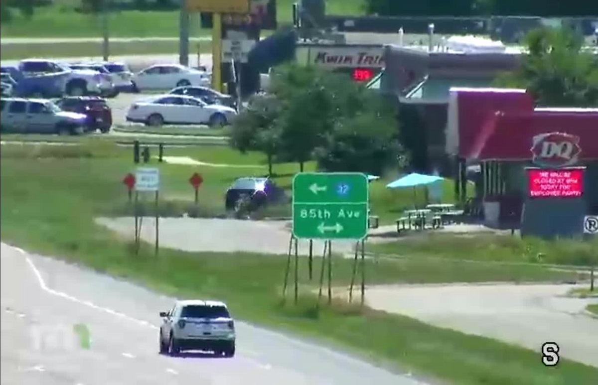 Video: Driver goes wrong way on Hwy 65 to escape Anoka County deputies
