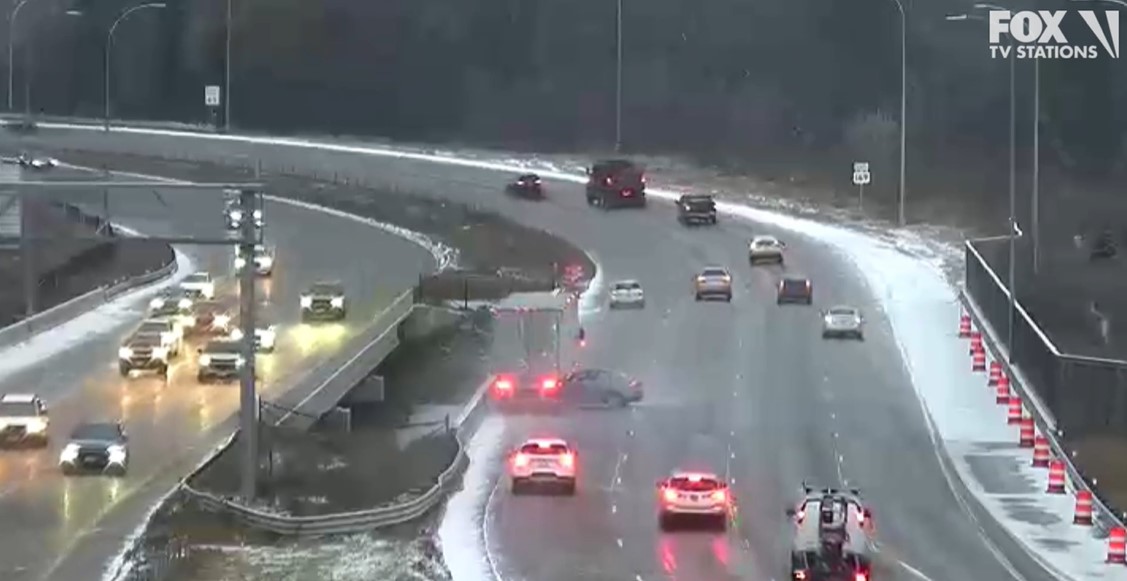 Hundreds of crashes on snowy Minnesota roads