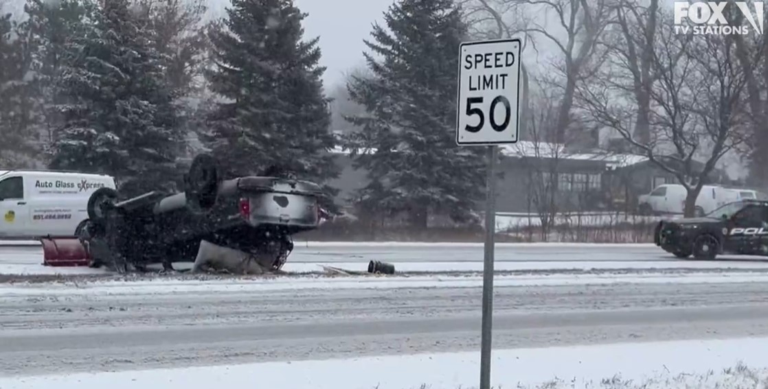 Spinouts, crashes on snowy Minnesota roads: Raw