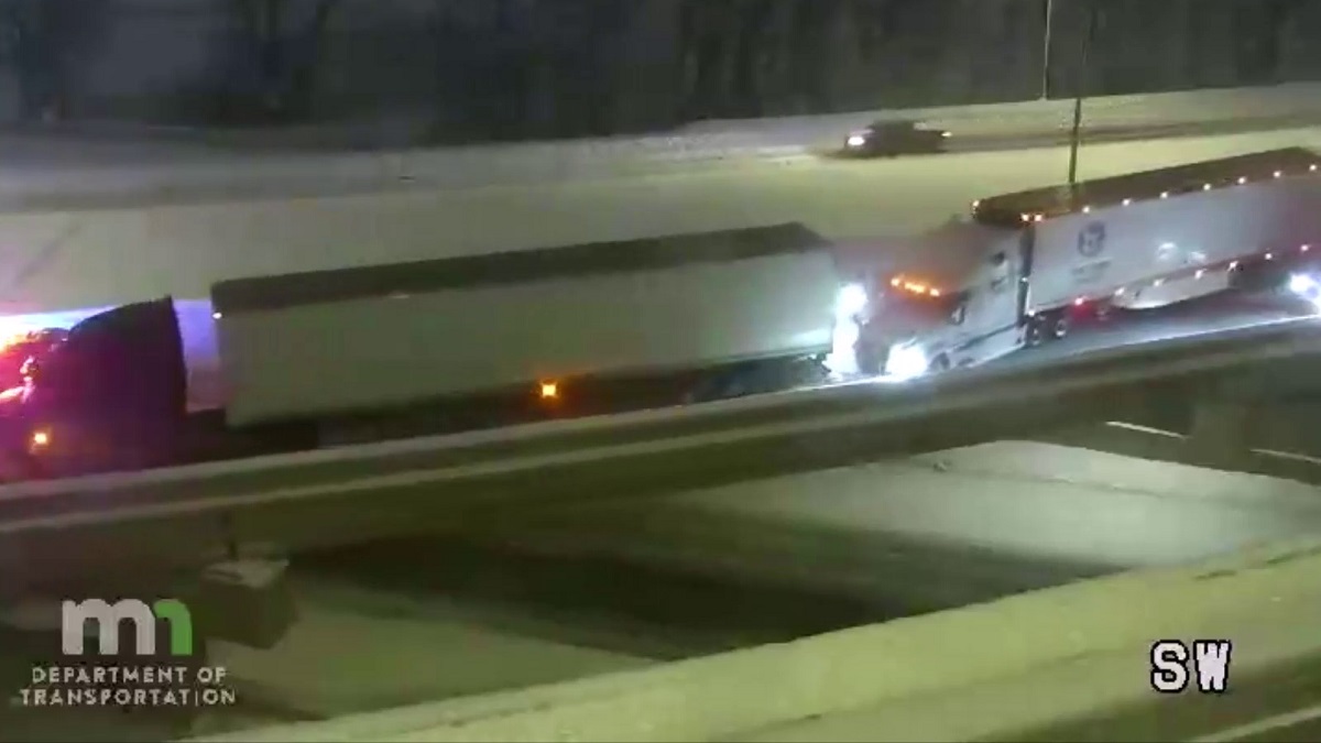 Semi hits semi on I-694 in Arden Hills