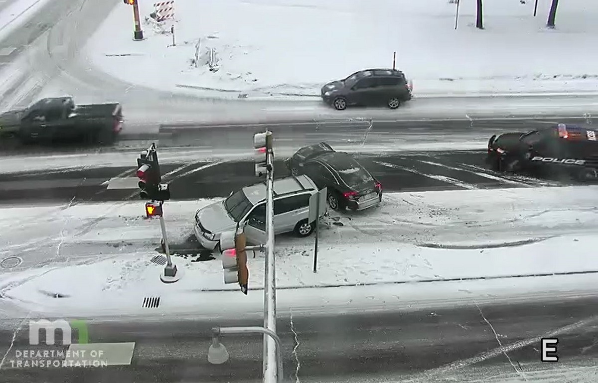 Crashes, spinouts on Minnesota highways during winter storm