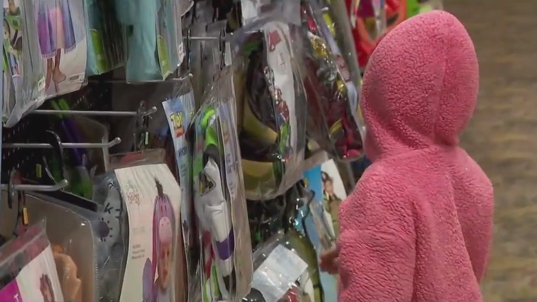 Trick-or-treaters prepare for chilly Halloween