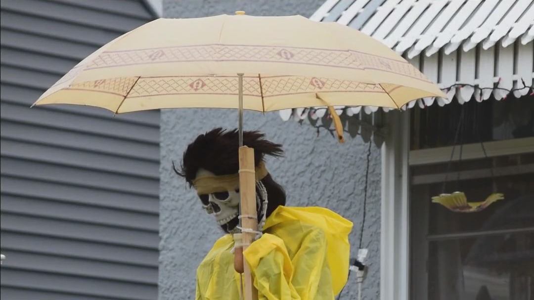 Spooky skeletons bundle up for MN Halloween