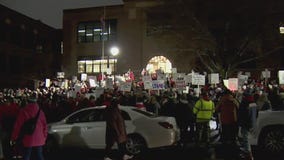 Anoka-Hennepin teachers rally at meeting