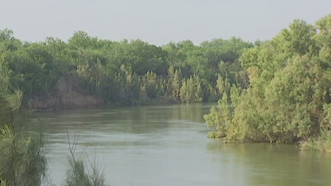 Building the border wall