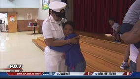 Navy mom surprises daughter in Hutto
