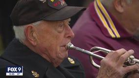 93-year-old WW2 veteran sends thousands of fallen soldiers off on the right note