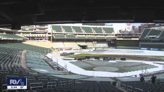 Crews prepare Target Field for the NHL Winter Classic