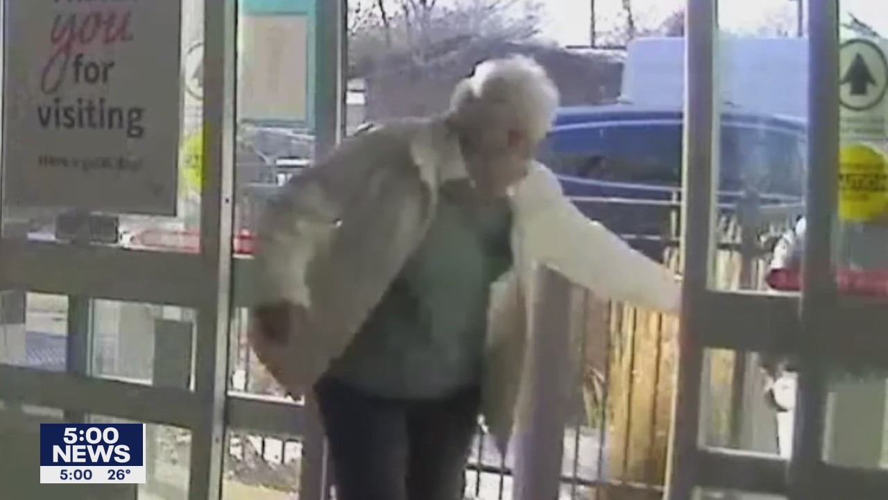 Tough 81-year-old woman talks struggle with purse snatcher who attacked her