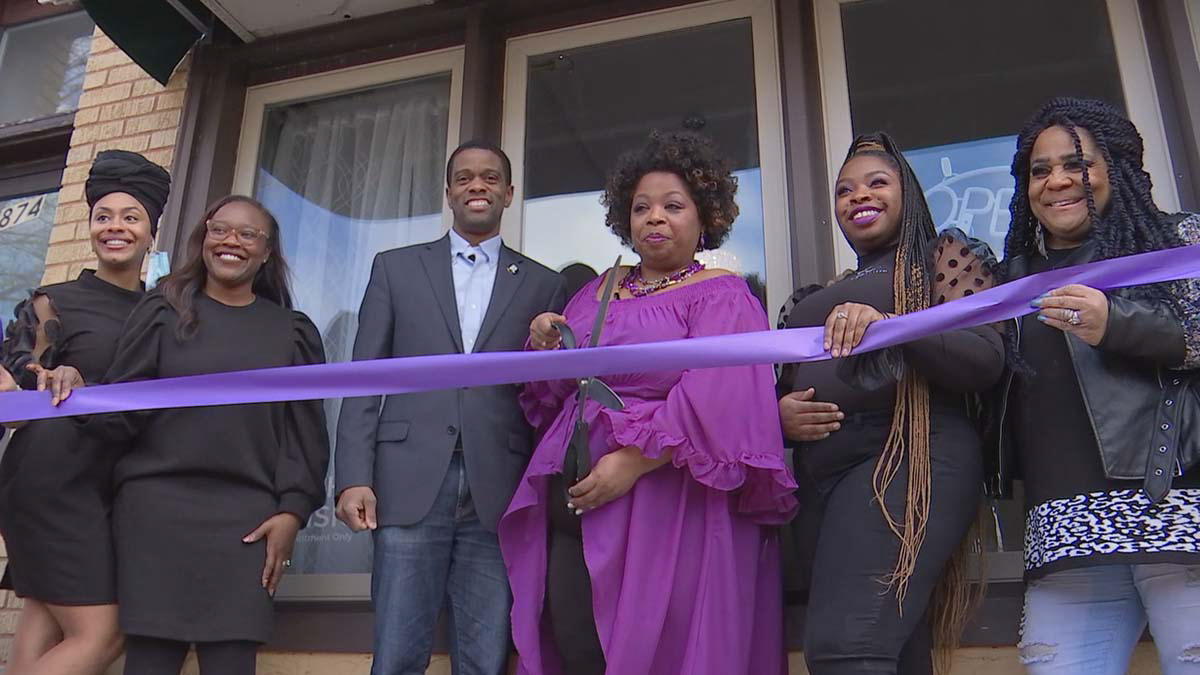 St. Paul woman opens storefront for Lip Esteem cosmetics line