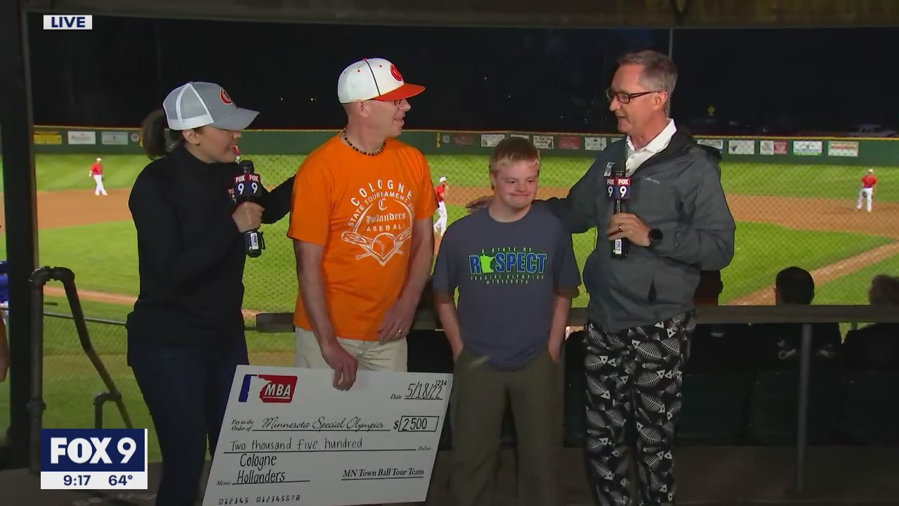 Cologne Baseball Association makes donation