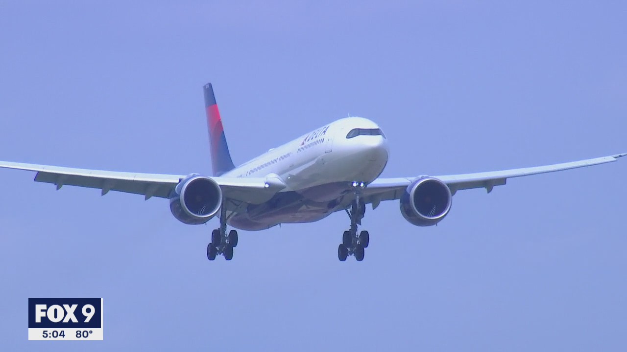 Delta flight cancellations cause trouble for holiday travelers