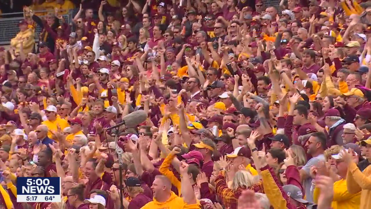 Gophers fans bring excitement for homecoming weekend game
