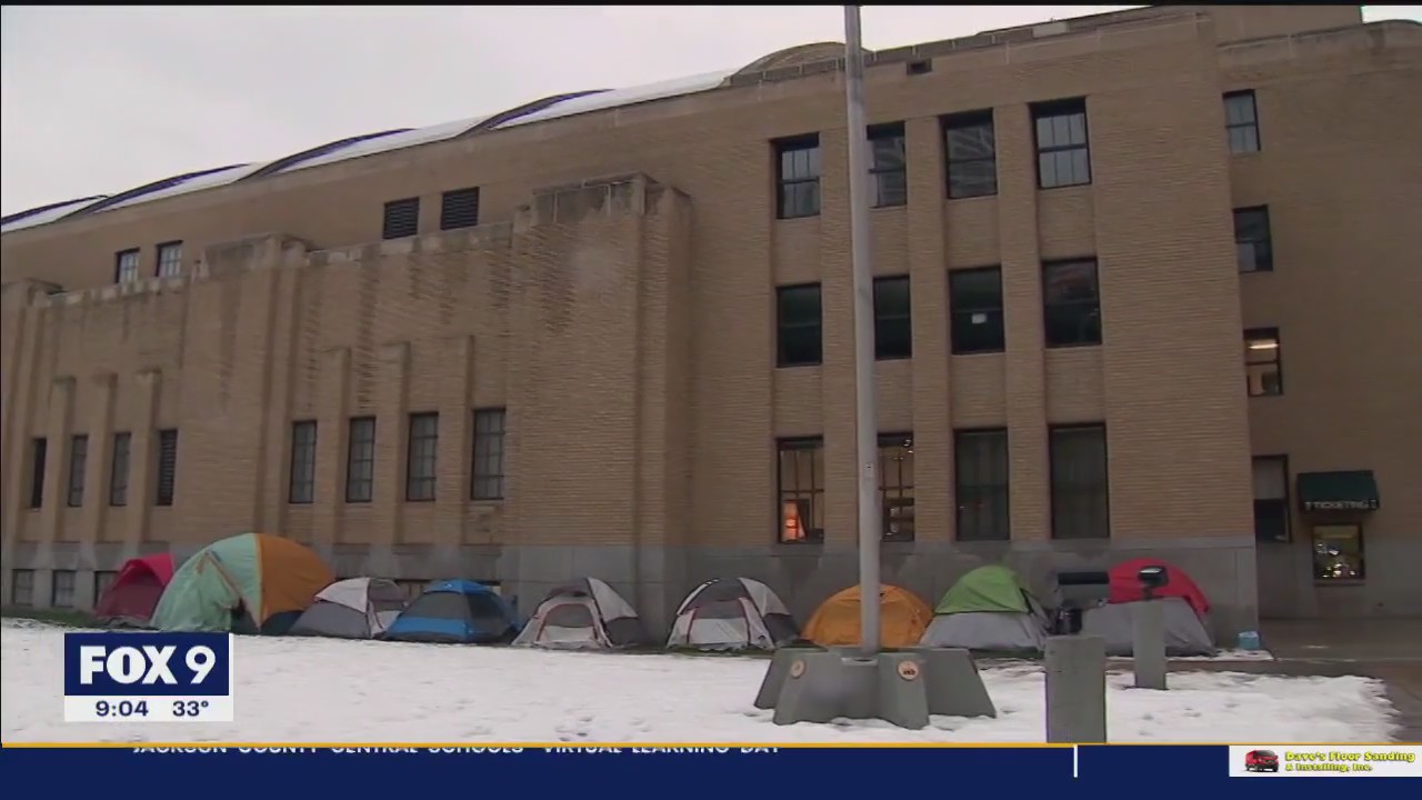 Slushy conditions remain around Twin Cities Tuesday evening, but 1975 fans remain undeterred