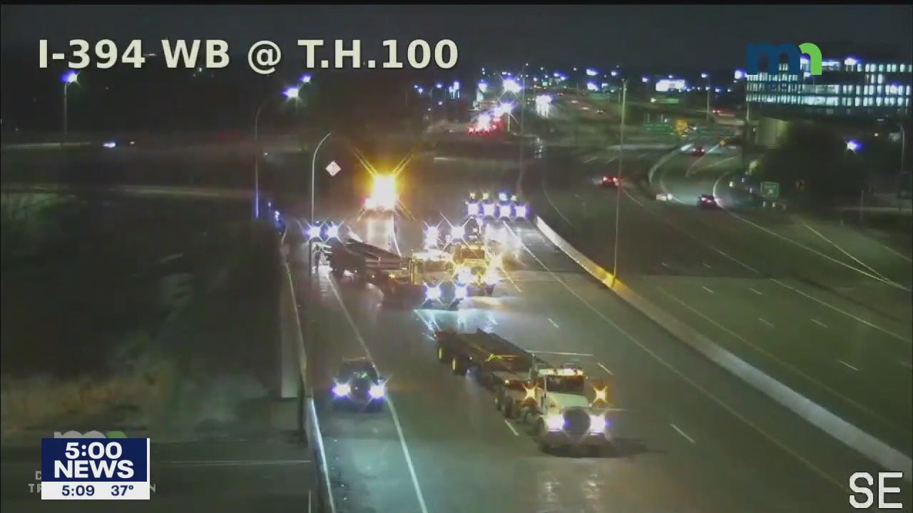 Trucking teacher reacts after flatbed loses load on Hwy 100