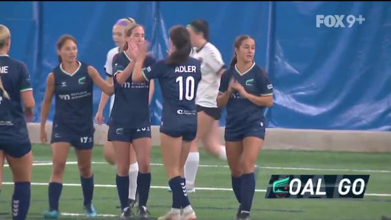 Aurora: Cat Rapp scores for 2-0 lead