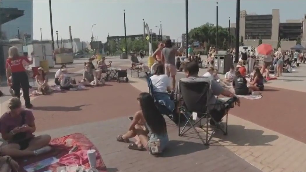 Swifties gear up for Eras Tour in Minneapolis