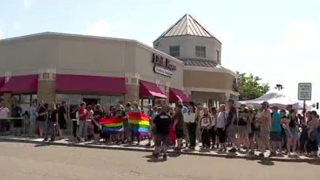 Drag Queen book reading in Chaska