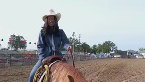 FOX 9's Se Kwon shows off skills at Hamel Rodeo