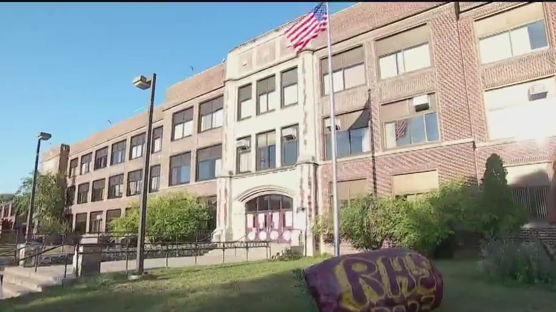 Students face sweaty start to school year