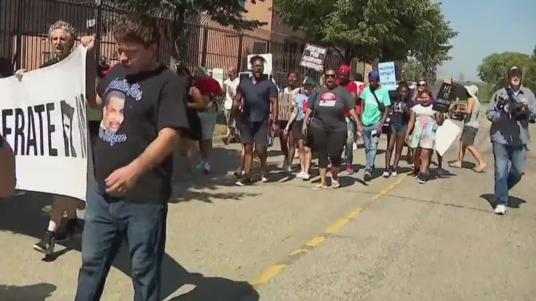 Protesters rally outside Stillwater prison