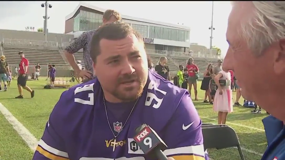 Vikings hold back-to-school giveaway