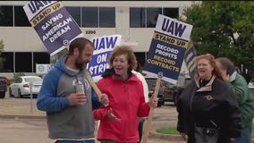 Auto workers strike continues in 3rd week