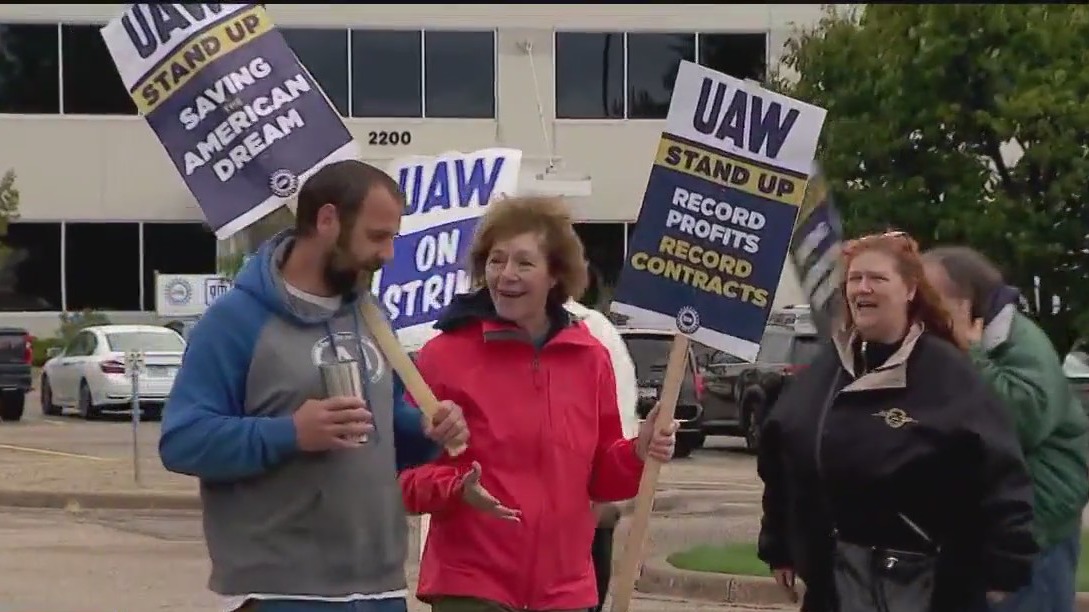 Auto workers strike continues in 3rd week