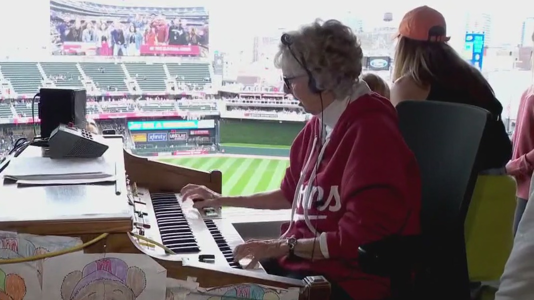 Twins organist prepares for postseason