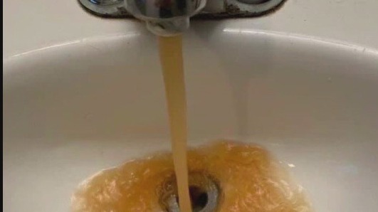 Henderson residents concerned with rusty water